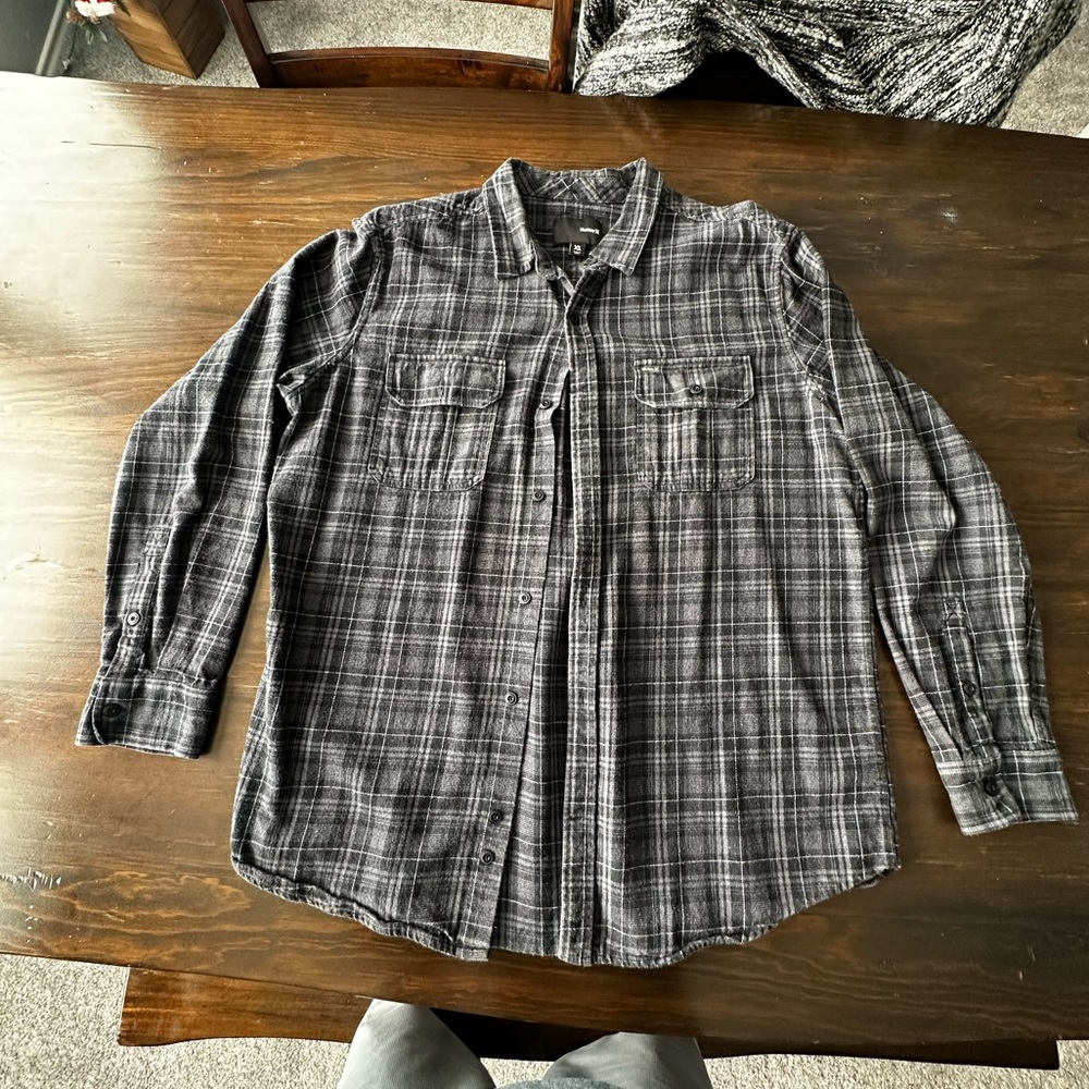 Hurley Men’s Long Button up Shirt Size XL
